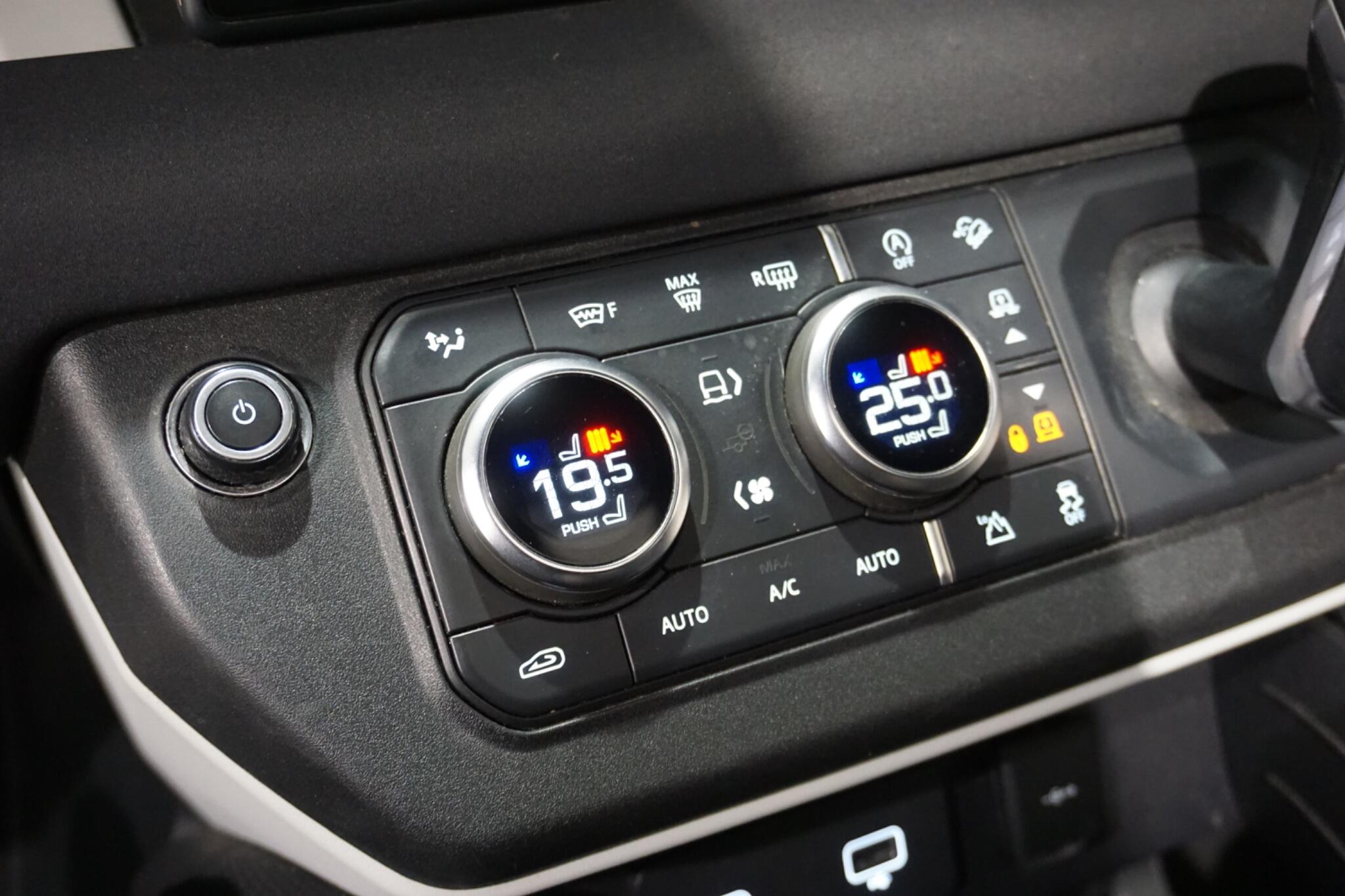 Land Rover Defender 110 3.0 D250 MHEV X-Dynamic SE SUV 5dr Diesel Auto 4WD Euro 6 (s/s) (250 ps)